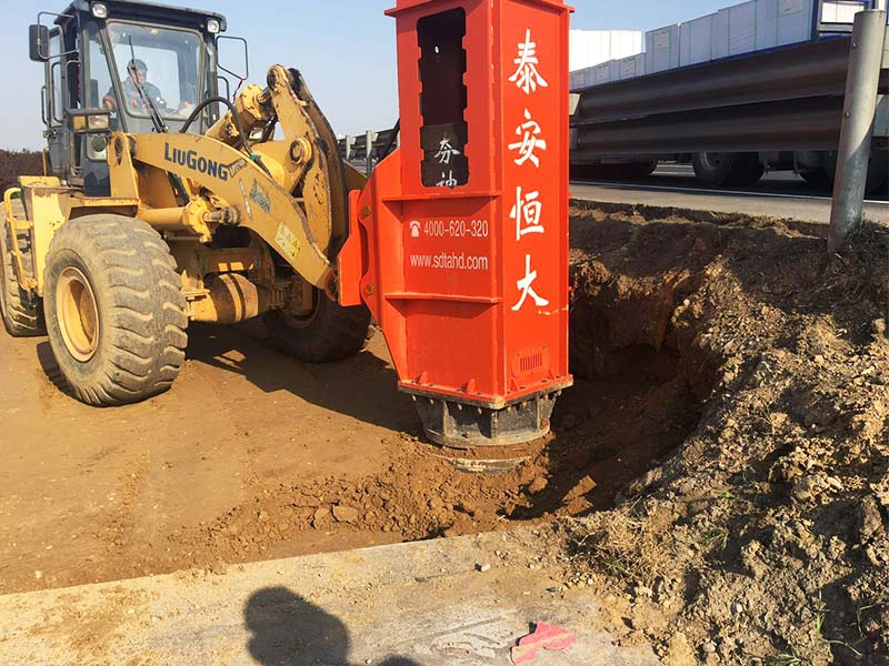 裝載機(jī)液壓夯實機(jī)
