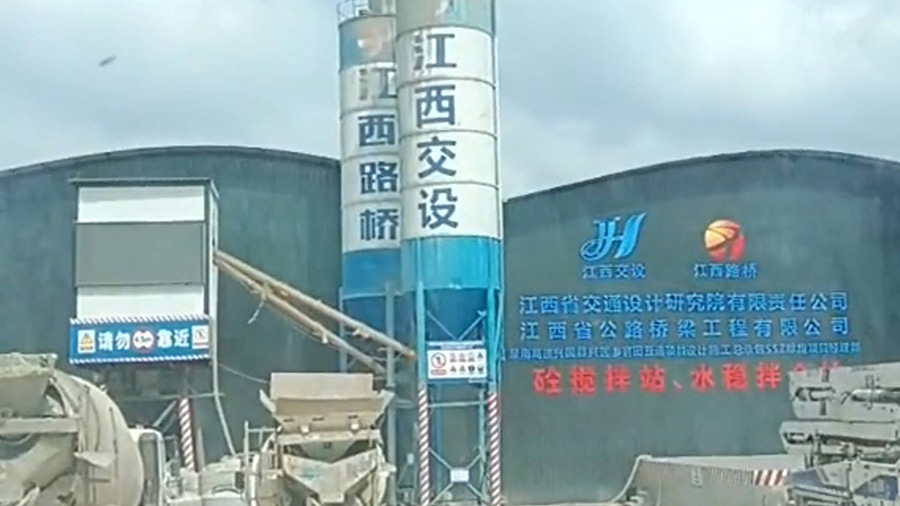 HC高速液壓夯實機在江西某高速公路新舊路基結合部夯實處理 HC高速液壓夯實機在江西某高速公路新舊路基結合部夯實處理